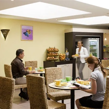 Ibis Styles Centre Port מלון 3*